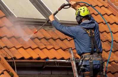 Démoussage et hydrofuge de toiture à Orus